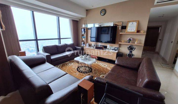 Disewakan furnish Apartemen 3BR Private lift THE PEAK Tunjungan plaza 2