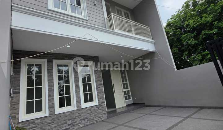 Ready-to-Occupy House for Sale in Gayung Kebonsari 2