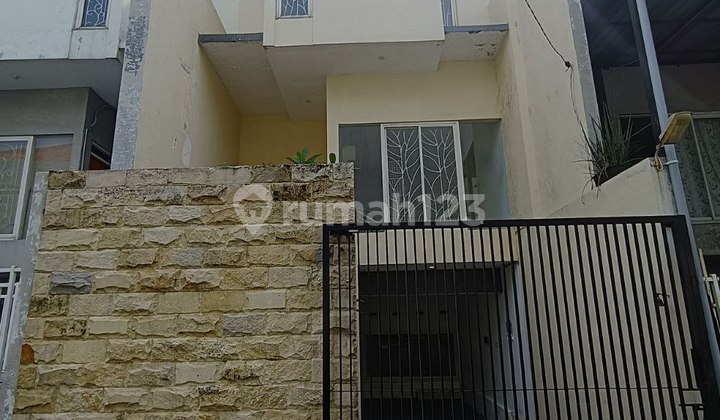 Disewakan Rumah Semolowaru 3 Lantai, Surabaya Timur