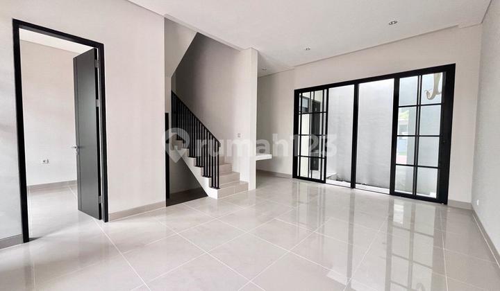 For Rent White House Dian Istana, Air Conditioning Available.