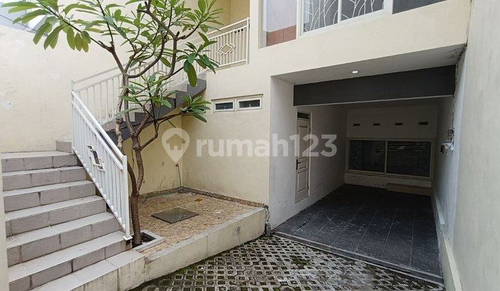 Disewakan Rumah Semolowaru 3 Lantai, Surabaya Timur 2