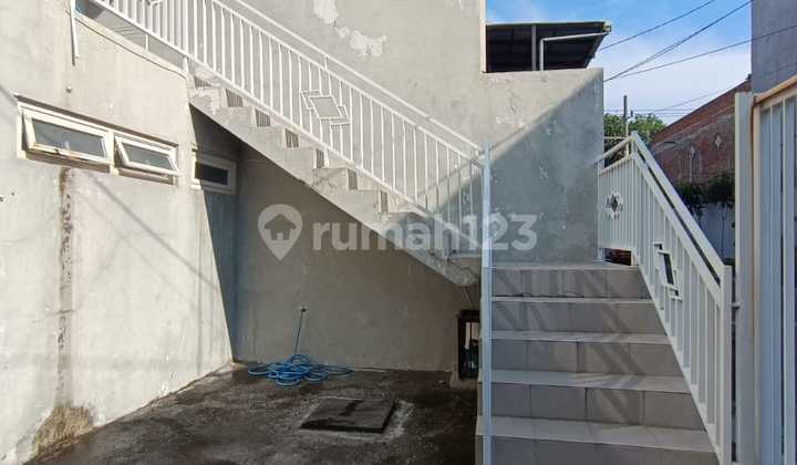 Dijual Rumah 3 Lantai Semolowaru Selatan, Surabaya Timur 2