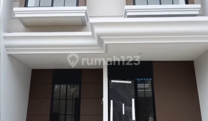 Disewakan Rumah Baru Gress Regency One East Point Pakuwon City