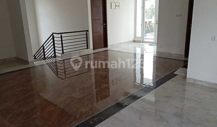 Dijual Rumah Cantik 2 Lantai Lokasi di Bsd (Bumi Serpong Damai) 2