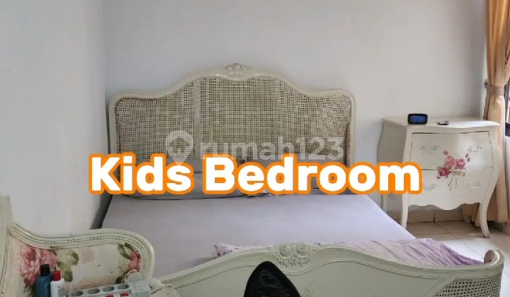Rumahrumah Cantik dan Terawat 2Lantai 2