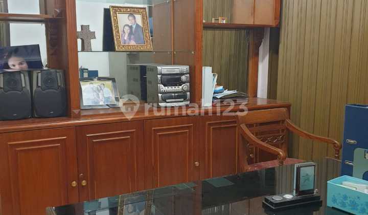 Ruang usaha strategis dan high trafic di Jalan Riau Bandung Ruang usaha strategis dan high trafic di Jalan Riau Bandung