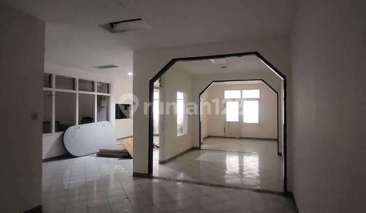 For Rent Strategic House on Abdulrahman Saleh Main Road – Prime Location, Suitable for Business!