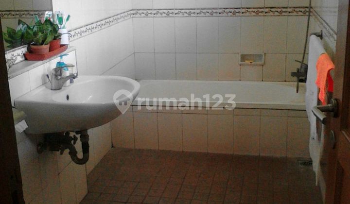 Trinity Villa - A Ready-to-Live-In Home with a Super Spacious Yard & Cool Atmosphere!