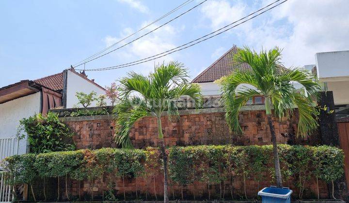 Dijual Rumah Minimalis Bergaya Villa Dengan Kolam Renang Di Lingkungan Elit Komplek Villa  2