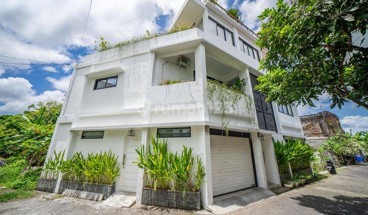 Dijual Rumah Minimalis Modern 3 Lantai Dengan Kolam Renang Pribadi Faz 1