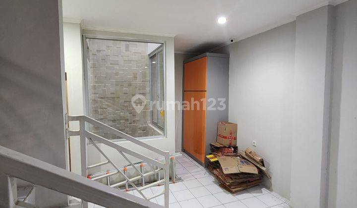 For Sale 3-Storey Shophouse in Denpasar City Center, Golden Location for Business 2