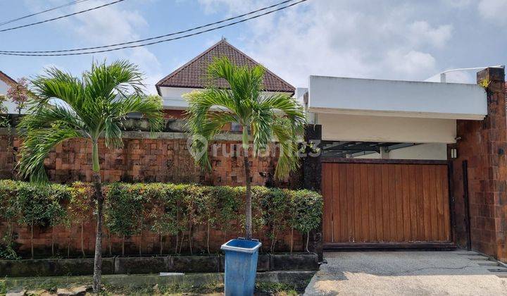 Dijual Rumah Minimalis Bergaya Villa Dengan Kolam Renang Di Lingkungan Elit Komplek Villa  1