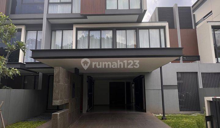 Disewakan Rumah Mewah Pool + Lift Navapark Siap Huni  2