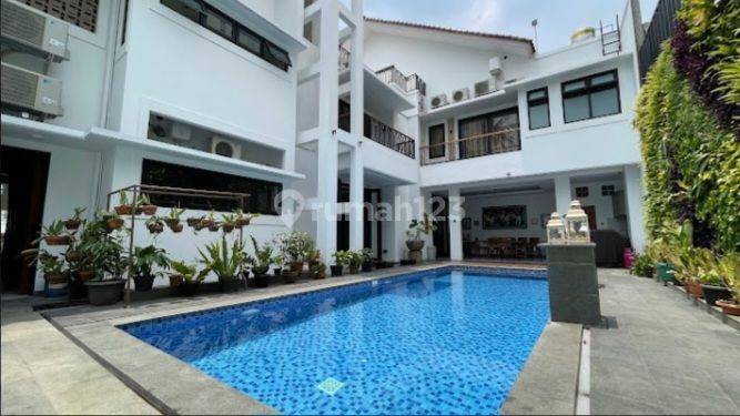 For Rent Rumah 3 Lt + Sw Pool + Lift Di Kemang Jakarta - Selatan 1