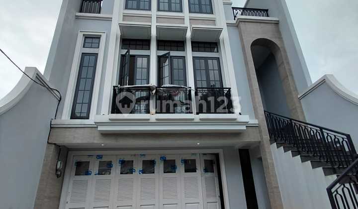 Brand New Rumah 3 Lt Dalam Townhouse Di Kemang Jakarta - Selatan