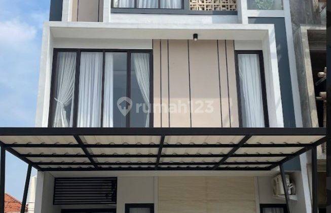 For Sale Rumah 3 Lantai + lift di Pejaten Jakarta Selatan 1