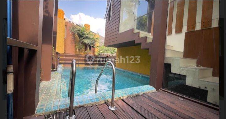 For Sale Rumah 2 lt + Private Pool di Kemang Jakarta - Selatan 1