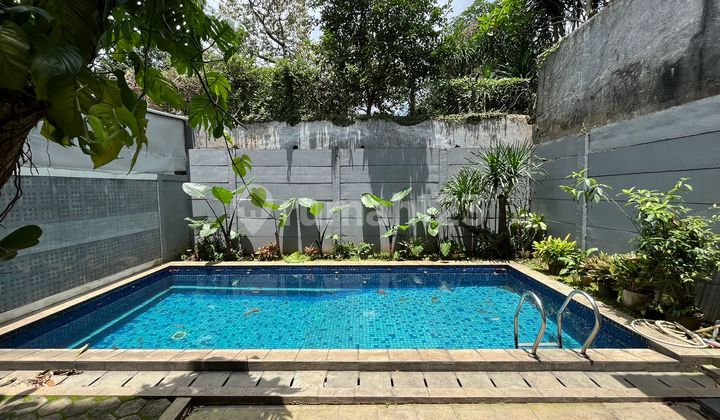 For Rent Rumah 3 LT Furnished Private Pool di Kemang Jak - Sel