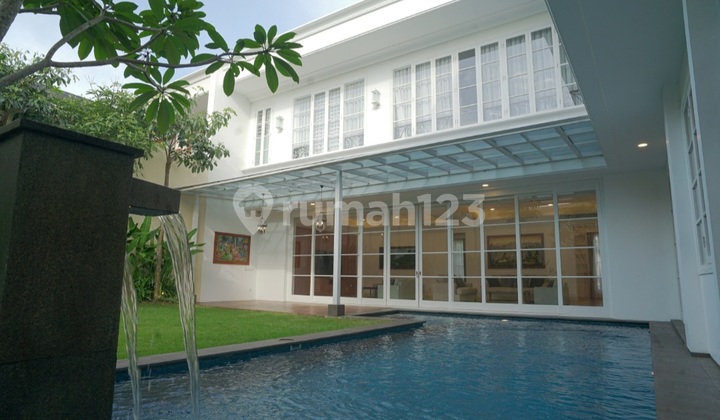 Rumah Mewah Full Furnish Private Pool + Lift di Kemang Jak - Sel