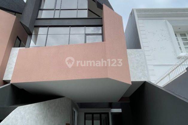 For Sale Rumah 3 Lt + Private Pool Di Kemang Jakarta - Selatan 2