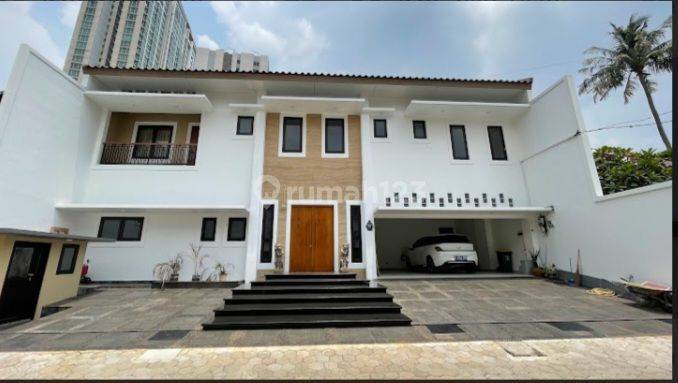 For Rent Rumah 3 Lt + Sw Pool + Lift Di Kemang Jakarta - Selatan 2