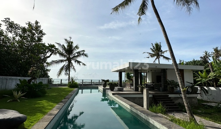 Luxury Beachfront Villa for Sale Exclusively in Saba, Gianyar