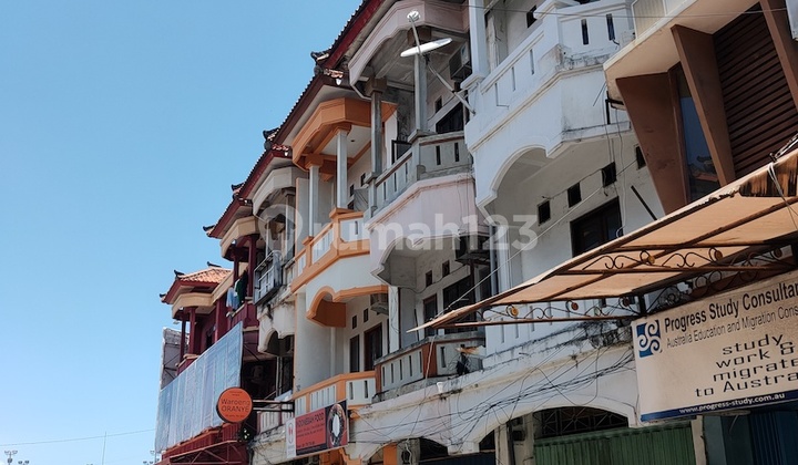 3-story shophouse, highly strategic location on the main road of Ngurah Rai Bypass