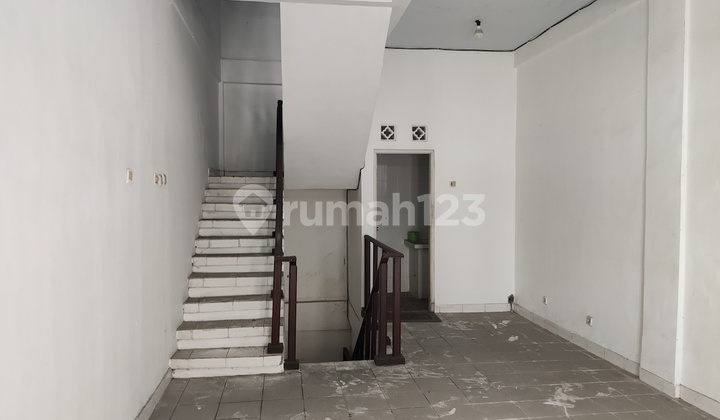 3-story shophouse, highly strategic location on the main road of Ngurah Rai Bypass