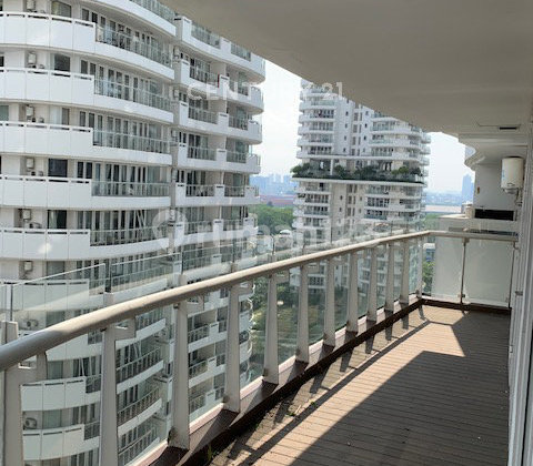 Royale Springhill Residence Kemayoran Dengan Balkon Besar