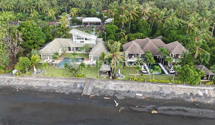 The Luxury Modern 2 Unit Villa Beach Front Buleleng Bali