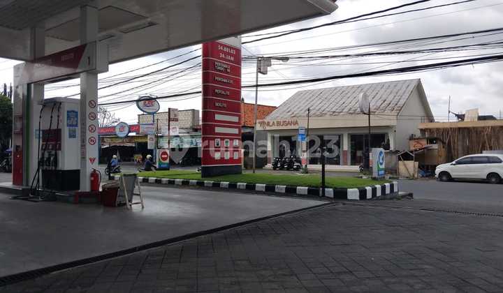 Gas Station Pump Still Operational in Kesiman, Denpasar, Bali Gas Station Pump Still Operational in Kesiman, Denpasar, Bali
