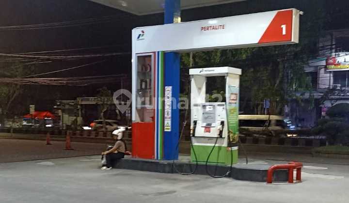 Fuel pump at the gas station still operating on Sunset Road, Kuta, Bali Fuel pump at the gas station still operating on Sunset Road, Kuta, Bali