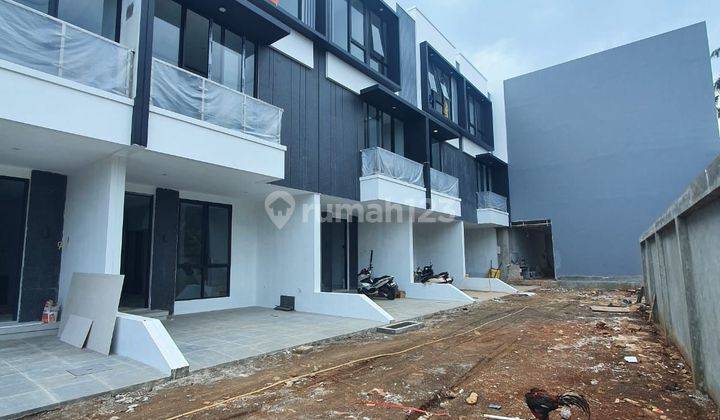 FOR SALE RUMAH 3 LANTAI  DEKAT PINTU TOLL BAMBU APUS JAKTIM 2