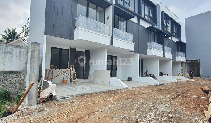 FOR SALE RUMAH 3 LANTAI  DEKAT PINTU TOLL BAMBU APUS JAKTIM 1