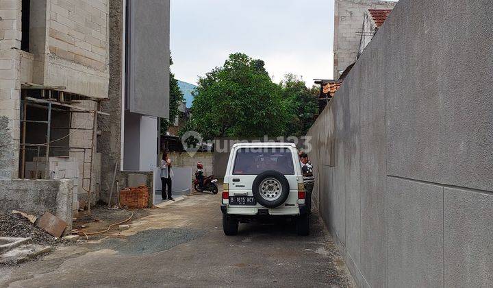 RUMAH MINIMALIS 2 LANTAI SIAP HUNI DALAM CLUSTER CONDET JAKTIM 2