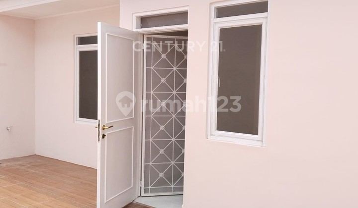 Nice House Ready to Occupy In Beverly Cluster Lippo Cikarang 2