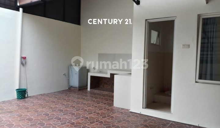 A nice 2-story house ready to occupy in Oakwood Cluster, Lippo Cikarang 2