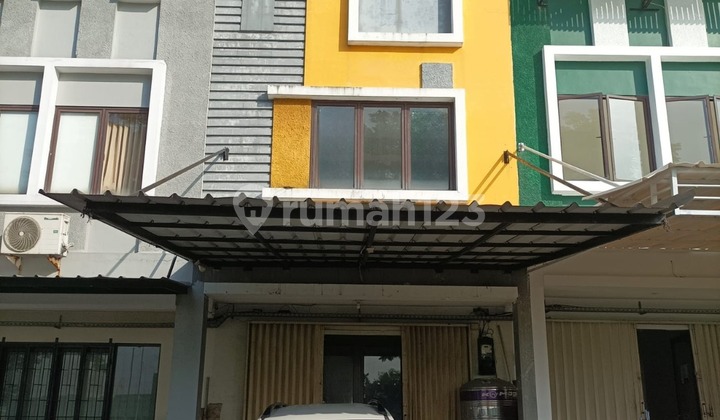 Shop house in Cibubur 56.0 m² Semi Furnished