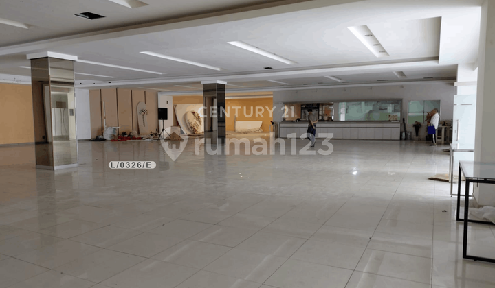 Building for Rent for Ready-to-Use Business in Pajajaran, West Bandung