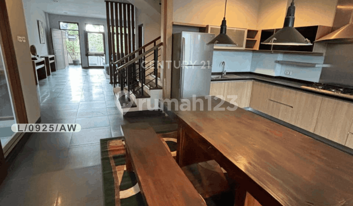Rumah 3 Lantai Furnished Siap Huni Strategis Di Setraduta Bandung Rumah 3 Lantai Furnished Siap Huni Strategis Di Setraduta Bandung