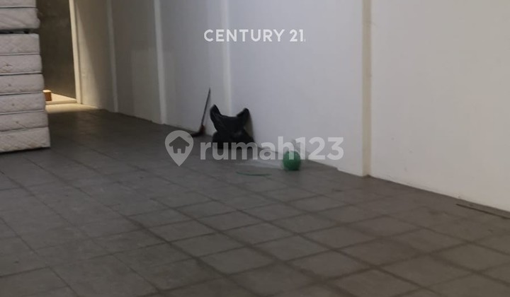 Ready-to-Use 3-Story Strategic Shophouse in Bumi Kopo Kencana, Bandung 2