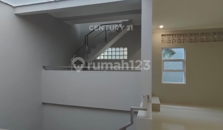 2-Story Strategic House Ready to Occupy in Taman Holis Indah 1, Bandung 2