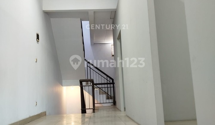2-Story Shop House Ready to Use Strategic Location in Mekarwangi Bandung 2