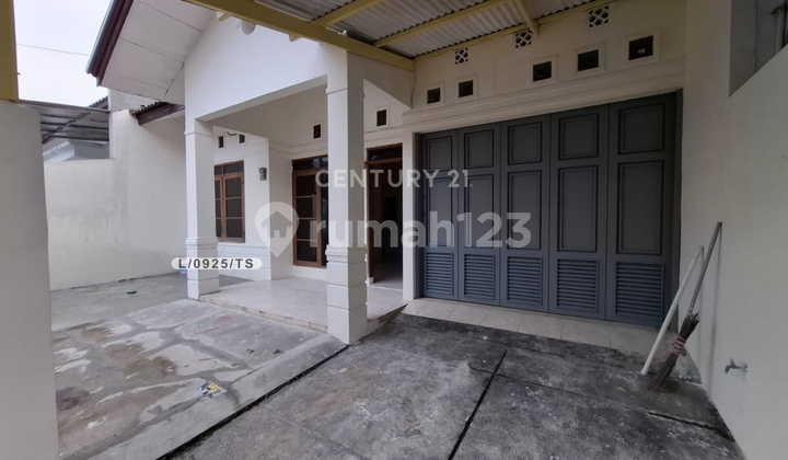 Ready to Occupy and Strategic House in Taman Kopo Indah 3 Bandung Ready to Occupy and Strategic House in Taman Kopo Indah 3 Bandung