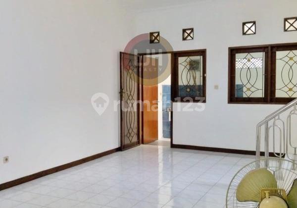 foto lainnya rumah 1,5 lantai hook di