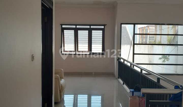 Rumah Bagus Semi Furnished Singgasana  2