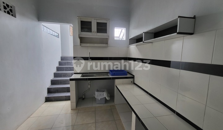 2.5-Story House Plus Workshop in Sayap Mekar Wangi 2