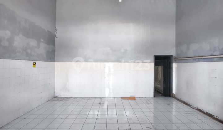 Ruang Usaha di Jl Kelenteng Dekat Sekolahan. Tempat Kulineran