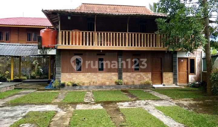 Villa in Megamendung Puncak. Strategic Location Near Gadog Toll Road, Quick Sale.