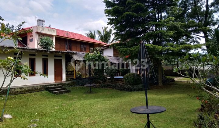 Villa in Megamendung Puncak. Strategic Location Near Gadog Toll Road, Quick Sale.